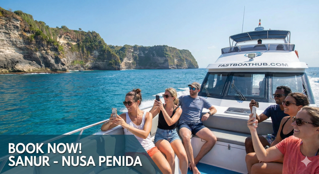 Fast boat modern melaju dari Sanur ke Nusa Penida dengan pemandangan indah